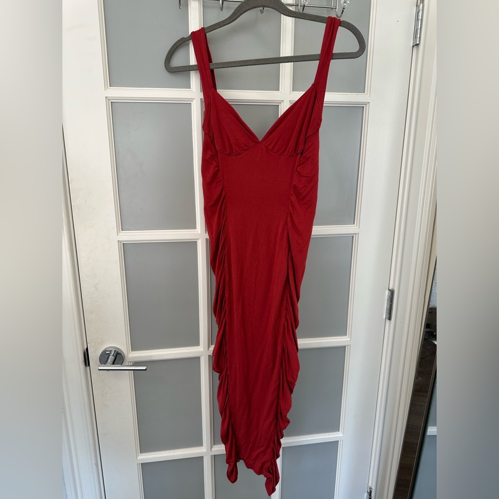 Red Body Con Low Back Midi Dress❤️